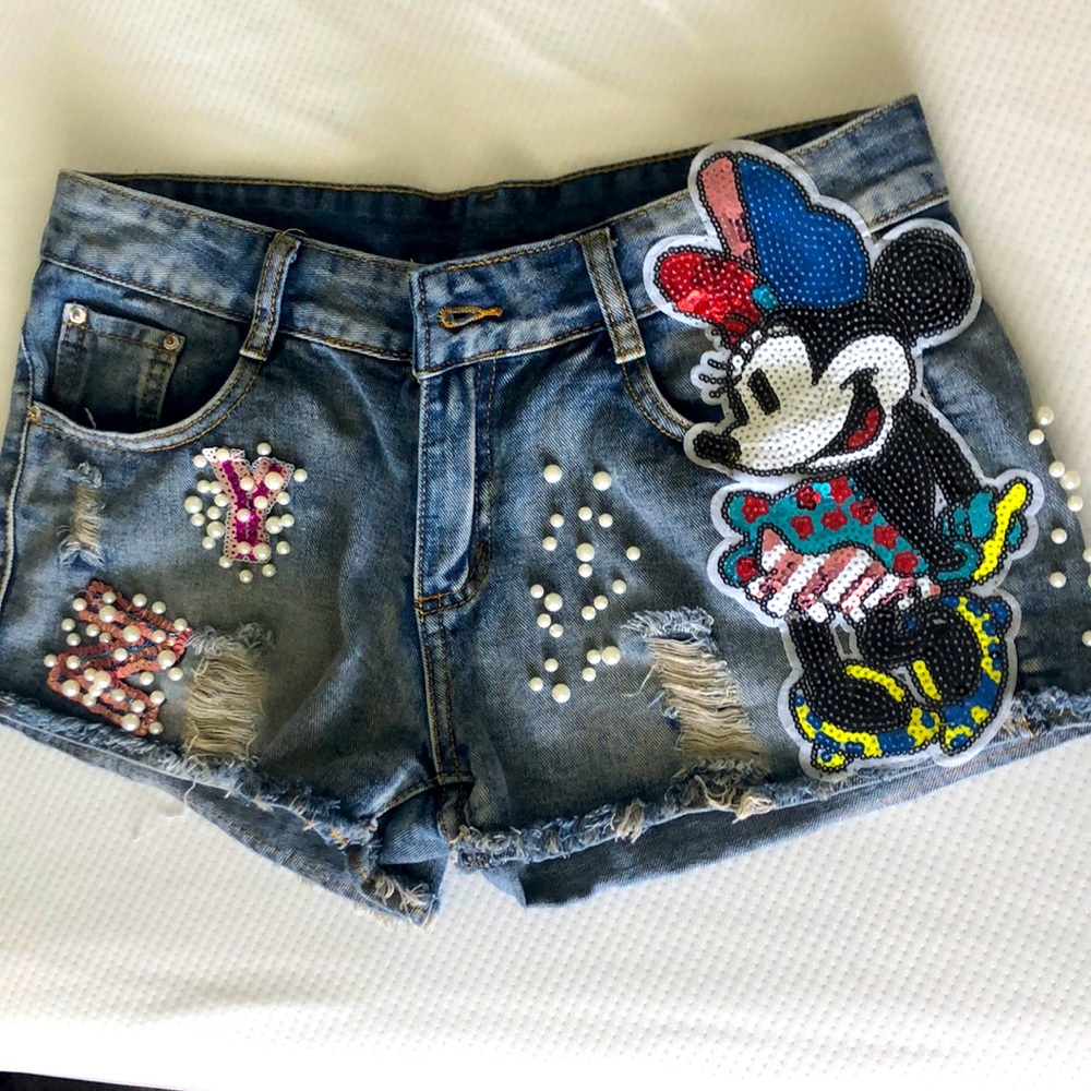 ADORABLE pearl/sequin detailed denim shorts